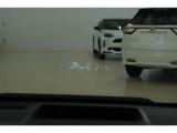 カラーヘッドアップディスプレイ付き。少ない視線移動で情報を確認できるので、運転の疲労軽減に繋がりますよ♪