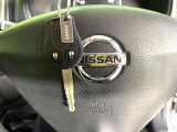 【キーレス】少し離れた場所からでもボタン一つでドアの開錠・施錠ができるのでとっても便利!ドアの鍵穴周りに傷をつけることもありません♪