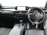 視認性の高さと美しさを兼ね備えたモーショングラフィックスによる先進のインターフェース。「F SPORT」専用アナログクロック(GPS時刻補正機能付)や専用アルミ製スポーツペダルなどが採用されています。
