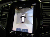 360&deg;カメラ付きで車庫入れや縦列駐車が安全に行えます。