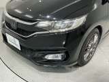 LEDヘッドライトは、点灯の瞬間から最大光量を発揮し、突然暗くなるトンネルなどでの安定感を高めます。