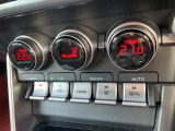 オートエアコンは、気温を設定すれば自動調整。車内をいつでも快適空間にしてくれます♪