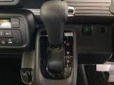 発進時から滑らかに加速する無段階変速のCVTはストップ&ゴーの多い街の中も快適です