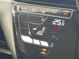 【オートエアコン】一度お好みの温度に設定すれば、車内の温度を検知し風量や温度を自動で調整。暑い&hellip;寒い&hellip;と何度もスイッチ操作をする必要はありません。快適な車内空間には必須の機能ですね♪