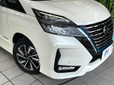 【LEDヘッドライト】悪天候や夜間走行時も良好な視界を確保し安心して運転できる高輝度LEDヘッドライトを装備!点灯速度が早く、消費電力も抑えられています。