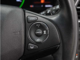 ◆アダプティブクルーズコントロール◆予め設定した車速内でクルマが自動的に加減速。前走車との適切な車間距離を維持しながら追従走行します。【LKAS】車線維持支援システムでステアリング操作を支援。