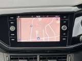 スマートフォン用アプリ[Apple CarPlay][Android Auto]対応の純正ナビ Discover Media を装備、ラジオのほか、USB、Bluetoothハンズフリー通話にも対応。