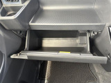 【グローブボックス】大容量のグローブボックスです!!車検証ケース他、日頃使う小物類の収納スペースもたくさんあります!