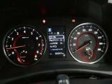 とっても見やすいメーターです。夜間時はラグジュアリーな気分にさせてくれる照明が魅力ですので、夜のドライブも楽しみになりますよ♪