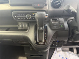 オートエアコン装着車で車内はいつも快適です。