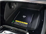 ◆ワイヤレス充電器◆ワイヤレス充電規格Qiに適合した機器を充電エリアに置くことで使用できます。