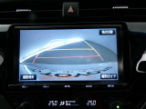 【バックカメラ】バックカメラ装着車です。バックする時に、後方の様子をナビ画面に表示します!慣れない駐車場での駐車や、せまい場所での車庫入れの時も、安全確認OK!思いがけずコツン!なんて事も防げますヨ