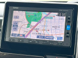 お出かけの際に安心のナビ付です☆バックカメラ機能で駐車もスムーズに行えます。