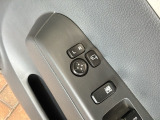 狭い駐車場で便利な電動格納ドアミラーが付いています。