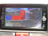 前後のカメラが走行中の状況を記録します。万一のトラブルやあおり運転にも心強く、「もしも」の時の証拠が残る安心感で、ドライブのサポートをします。