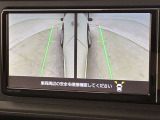 幅も大きいクルマなので、すれ違いも心配ですよね。バックカメラだけでなく、サイドカメラも装備しています。裏道のすれ違いの時なども、活躍してくれます。