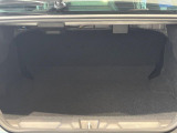 積み下ろしのしやすいデッキにはたっぷりと荷物を積み込んでいただけます。遊びから仕事まで、様々なシーンで頼れます♪