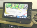 【バックカメラ】駐車時に後方がリアルタイム映像で確認できます。大型商業施設や立体駐車場での駐車時や、夜間のバック時に大活躍!運転スキルに関わらず、今や必須となった装備のひとつです!