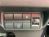 運転支援システムも多数装備されております。追突被害を軽減するエマージェンシーブレーキも付いております。