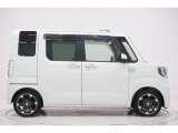 県内13店舗にて常時500台以上ダイハツ車を展示中です。見て、触って、納得のいく一台をぜひ見つけてください。
