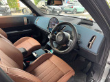 運転席・助手席は、シートヒーターが装備されています!