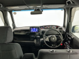 【前方視界】開放的な前方視界!運転がしやすく疲れにくいです♪窓が大きく、見通しがとっても良いおクルマですよ♪