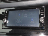 ナビゲーションは純正メモリーナビ(MM317D-W)を装着しております。AM、FM、CD、DVD再生、Bluetooth、音楽録音再生、フルセグTVがご使用いただけます。初めて訪れた場所でも安心ですね