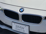 左右のキドニー・グリルの中心にはBMWのエンブレムが鎮座し、個性を放つデザイン性を兼ね備えました。