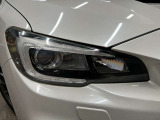 【LEDヘッドランプ】ハロゲンヘッドランプの約2倍の光量でより明るく遠くを照らし、夜間走行時の視認性を高める。さらに長寿命や、省電力も魅力。