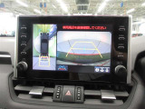 車両を上から見たような映像をナビ画面に表示するパノラミックビューモニターが付いています。