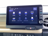 HondaCONNECT対応の便利なナビディスプレー。お持ちのスマートフォンと連携して、ナビやBluetoothでの音楽再生が可能です。デザインはもちろん、操作性も良好です。