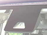 【スマートアシスト】走行中に前方の車両等を認識し、衝突しそうな時は警報とブレーキで衝突回避と被害軽減をアシスト。より安全にドライブをお楽しみいただけます。