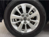 「トヨタ純正アルミホイール」を装着!純正なので車のデザインともマッチしています。高級感やスポーティーさを際立たせてくれます。