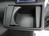 カップホルダーは運転席や助手席からちょうど手の届く位置です!!