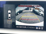 【パノラミックビューモニター】専用のカメラにより、上から見下ろしたような視点で360度クルマの周囲を確認することができます☆死角部分も確認しやすく、狭い場所での切り返しや駐車もスムーズに行えます。