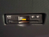 ETCカードを挿入することで高速道路を利用する際の支払いがキャッシュレスになったり、ETCスマートインターチェンジが利用できたり、とても便利なアイテムです!保証は修理保証のみとなります。