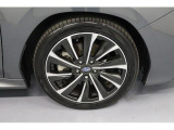 STIスポーツ専用 225/45R18&18インチアルミホイール装備!トルクを路面に伝えるのに十分なタイヤです!電子制御ダンパーも装備です!