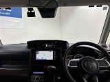 使いやすく運転しやすいレイアウトの運転席周り。