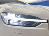 ●LEDヘッドライト:夜間走行時も良好な視界を確保し安心して運転できる高輝度LEDヘッドライトを装備!点灯速度が早く、消費電力も抑えられています。