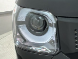 LEDヘッドライトは、点灯の瞬間から最大光量を発揮し、突然暗くなるトンネルなどでの安定感を高めます。