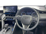 運転席まわりです。 各操作スイッチは使いやすい位置に配置されてます。