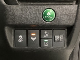 ハンドルの右側にはヘッドライトレベライザーとHondaセンシング用のメインスイッチがついています。ヘッドライトレベライザーは道路状況や積荷の加重に応じてライトの高さを調節できます。