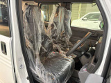 乗用車並みのクッション性を持った運転席になっています。