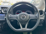 インテリアに合わせたデザインのステアリングは、運転される方のことも考え、運転しやすい形状、大きさです。是非一度、実際に触ってお確かめください。