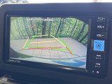【バックカメラ】駐車時に後方がリアルタイム映像で確認できます。大型商業施設や立体駐車場での駐車時や、夜間のバック時に大活躍!運転スキルに関わらず、今や必須となった装備のひとつです!