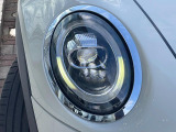 ●LEDヘッドライト:夜間走行時も良好な視界を確保し安心して運転できる高輝度LEDヘッドライトを装備!点灯速度が早く、消費電力も抑えられています。