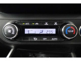 ★エアコンはオートタイプが装着済みです!オートモードにしておけば、車内温度を設定するだけで風の料や吹き出し口の切り替えを機械が行ってくれます!一年中快適な環境を作れますよ♪