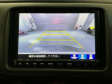 リバースギアに入れるだけで後方の表示へ切り替わります。夜間や雨の日の駐車も楽になりますよ。