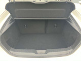 日常の使用に十分な広さの荷室です♪簡単な操作でシートアレンジもできます♪