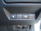 運転席右側に各種スイッチが集約されています!